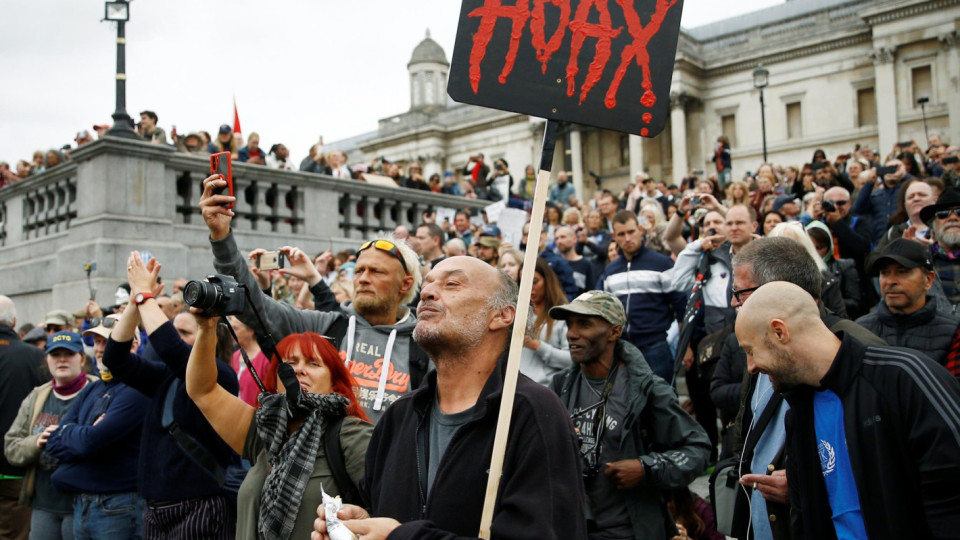 Хиляди излязоха срещу маските в Лондон | StandartNews.com