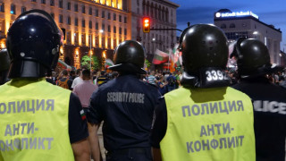 Полицаите чакат преговори с МВР за заплати