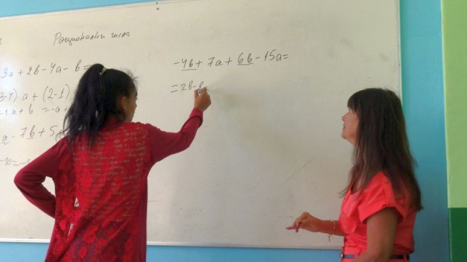 Тежка съдба очаква българските учители | StandartNews.com