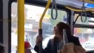 Няма прошка - изхвърлиха жена без маска от трамвая