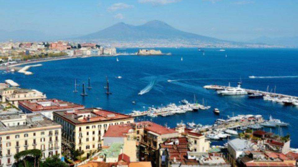 Протест в Неапол срещу мерките за К-19 | StandartNews.com