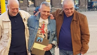 Бареков попиля Отровното Трио: Мишоци!