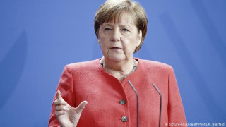 Меркел частично затвори Германия