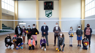 Откриха реновираната волейболна зала във Враца