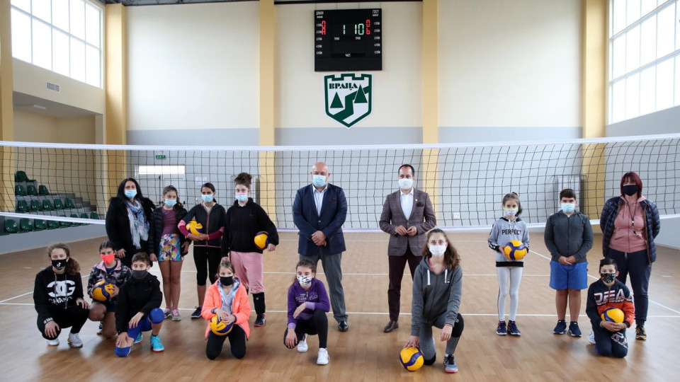 Откриха реновираната волейболна зала във Враца | StandartNews.com