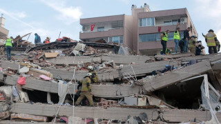 Загиналите от земетресението вече са 12