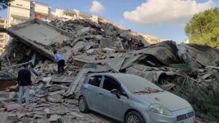Мощен вторичен трус в Измир,Борисов предлага помощ