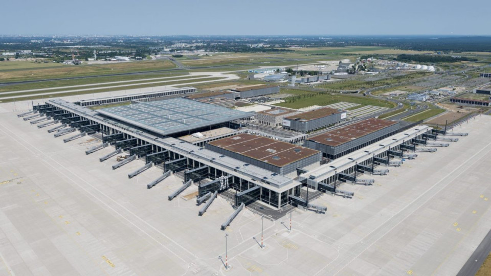 Прокълнато летище отваря врати в Берлин | StandartNews.com