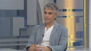 Психолог: Мангъров изживява слава, но руши доверието