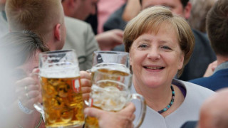 Забраниха на Меркел да влиза в бирария