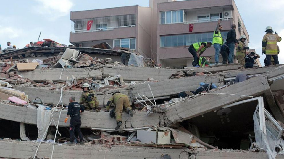 Трагедията в Измир заради калпаво строителство | StandartNews.com