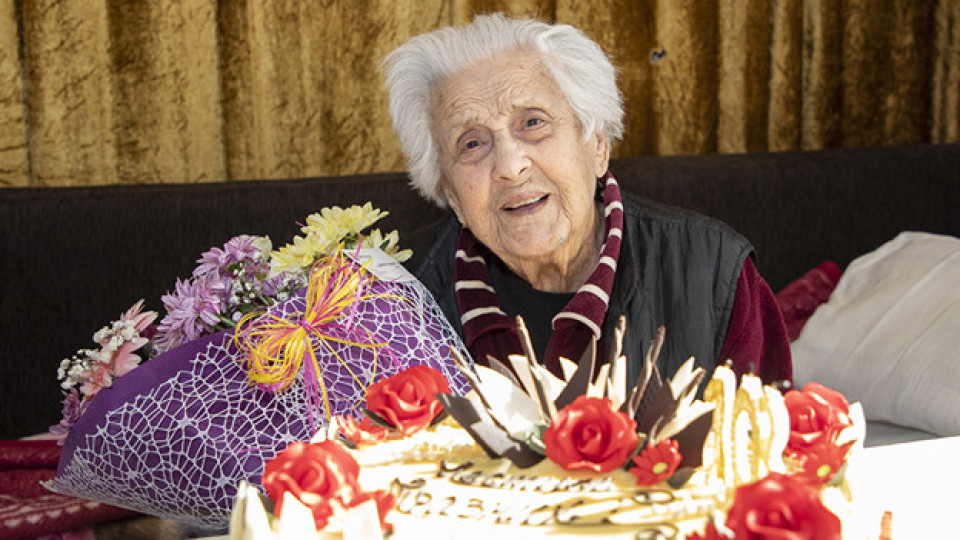 Кметът Живко Тодоров поздрави 103-годишна старозагорка | StandartNews.com