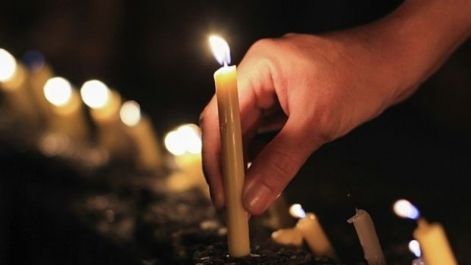 Архангелова задушница е! Да запалим свещ за мъртвите | StandartNews.com