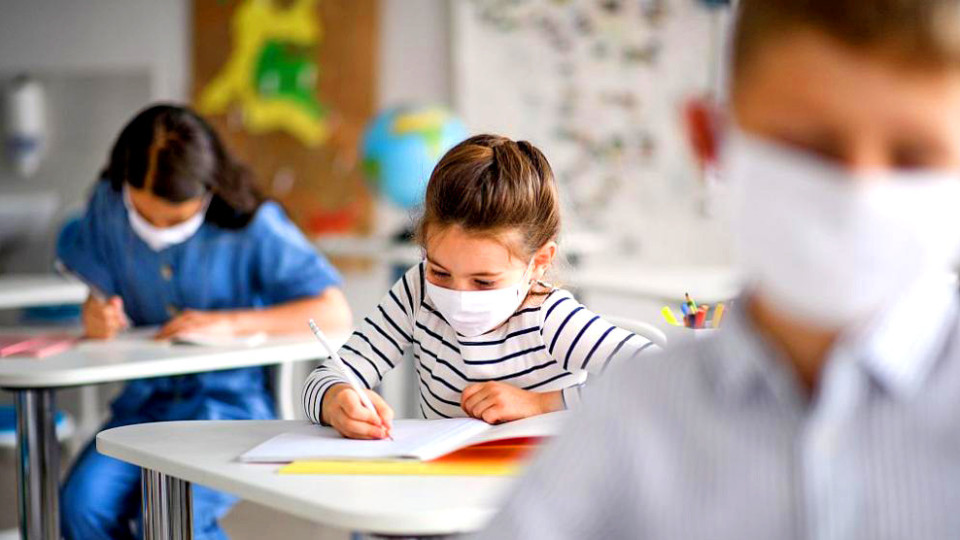 Децата в клас, учителят - вкъщи | StandartNews.com