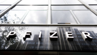 Босът на Pfizer продал 60% от акциите си