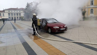 Мъж се заля с бензин, но подпали колата си