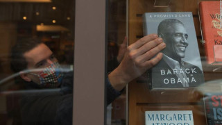 Обама позлати книжарниците с новата си книга