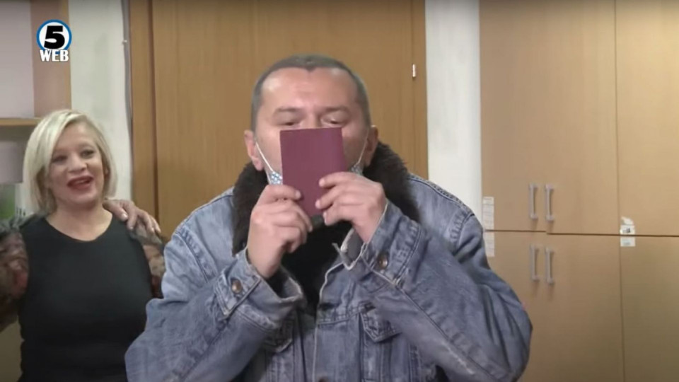 Македонски комици "горят" БГ паспорт | StandartNews.com