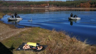 Водолази пак търсят тялото на Янек в язовир