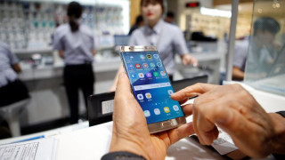 Samsung спира смартфоните от висок клас