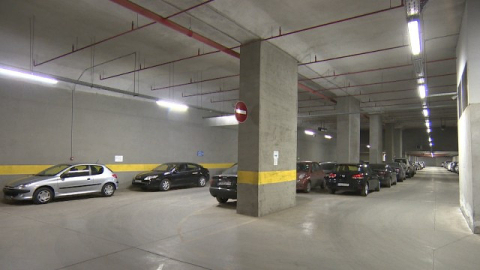 Паркингите на метрото пак без пари | StandartNews.com
