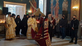 Митрополит Николай служи на имения си ден