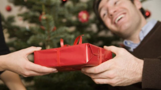 Какво точно да подарите за Коледа?