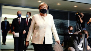 Меркел ваксинира след Нова година