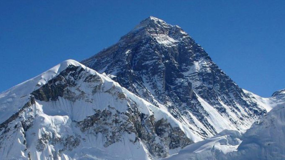 Обявиха новата височина на Еверест | StandartNews.com
