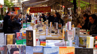 Книгите се връщат на площад „Славейков“