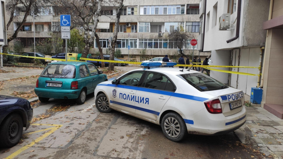 Куп оръжия в жилището с труповете във Варна | StandartNews.com