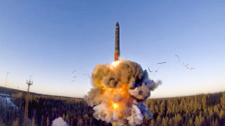 Русия провежда стратегически учения с ракети