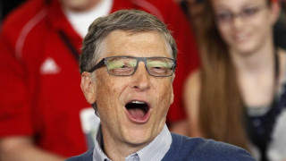 Бил Гейтс пак се изплези на конспиратистите