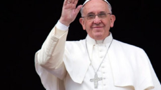 Папата подари респиратори за рождения си ден