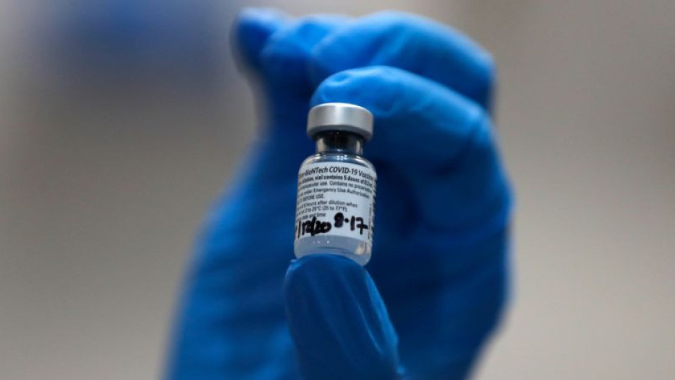 Pfizer бави ваксините за 8 държави | StandartNews.com