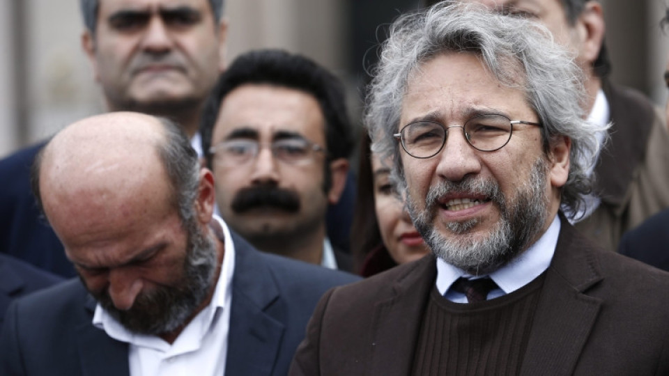 27 години затвор за турски журналист | StandartNews.com