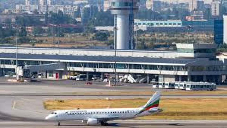 Задържаха испанция на летището заради Covid ограниченията | StandartNews.com