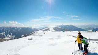 Австрийците щурмуват ски зоните си
