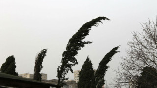 Вятърът фурия отнесе огради в София