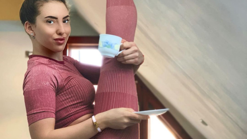 Грацията Катрин Тасева показа как се пие кафе | StandartNews.com