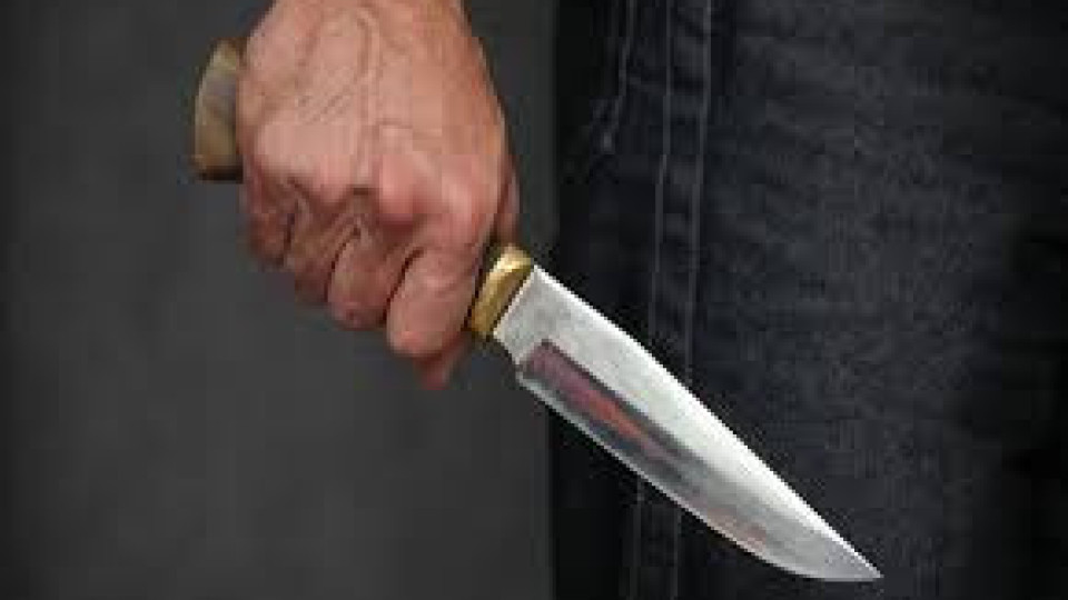 Шок! Нападнаха с нож свещеник в Ница | StandartNews.com