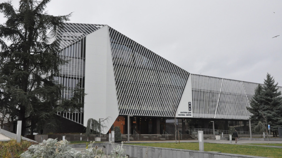 Сградата на Културният дом на нефтохимика в Бугас вече е обновена | StandartNews.com