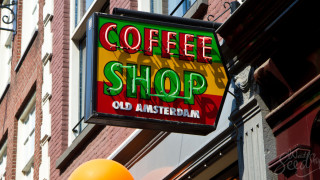 Без кофишопове за туристи в Амстердам