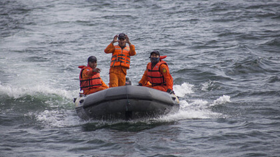 Откриха отломки от боинга на 23 метра в морето | StandartNews.com