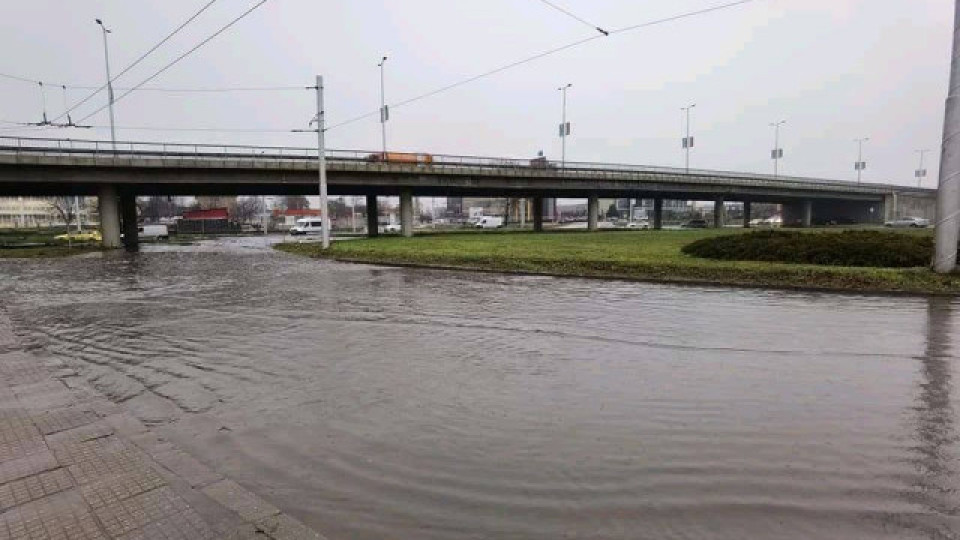 Потоп и в Пловдив, Марица залива бреговете | StandartNews.com