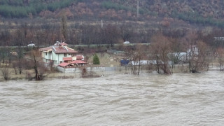 Водна драма до село Прибой, овладяха я