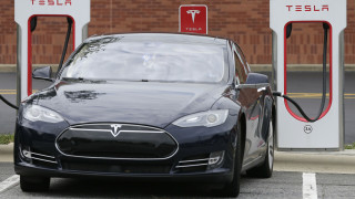Акциите на Tesla с нов спад