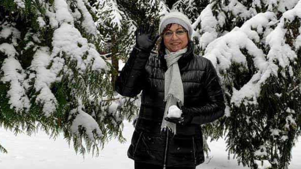 Нинова празнува ЧРД в снежна гора | StandartNews.com