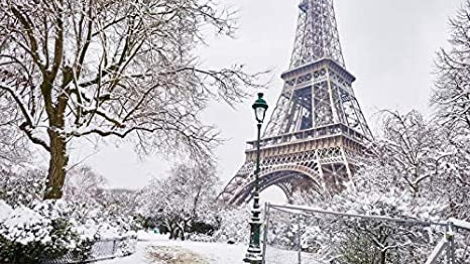 Снегът във Франция остави хиляди без ток | StandartNews.com