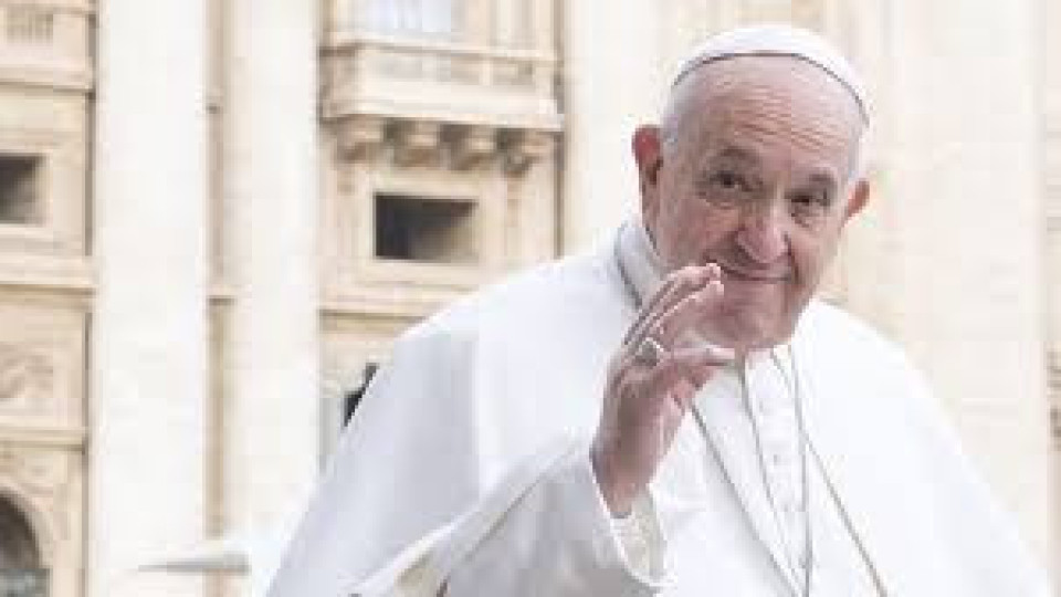 Папата с болки, пропуска три събития | StandartNews.com